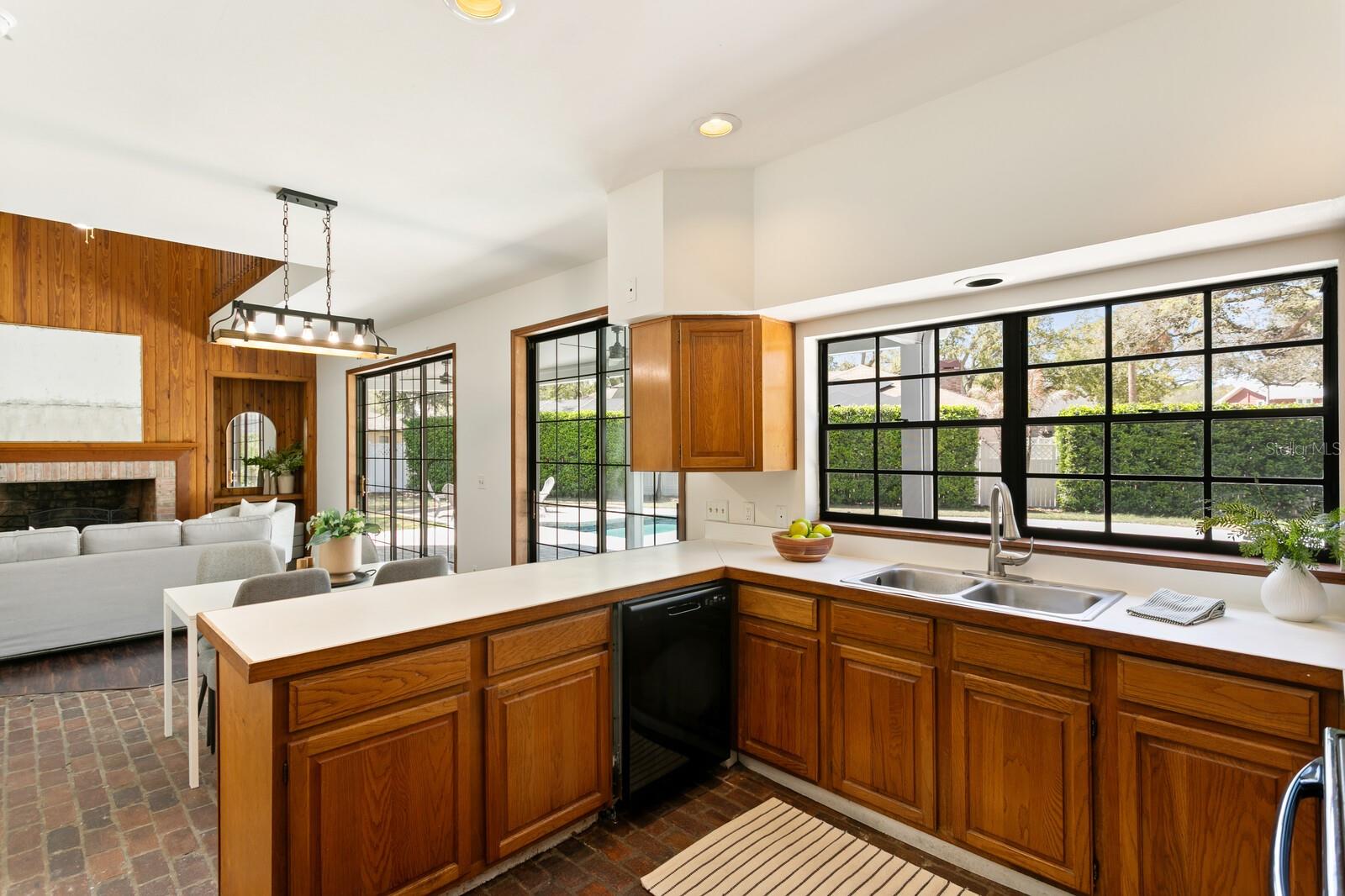 6404 JOSEPHINE ARBOR PL, TEMPLE TERRACE, FL, 33617