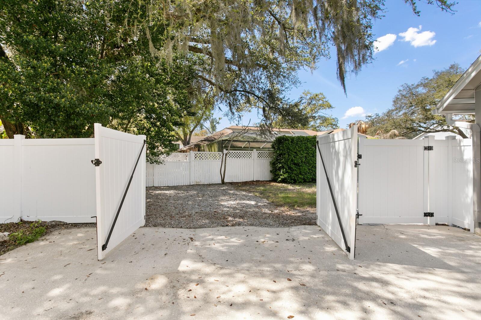 6404 JOSEPHINE ARBOR PL, TEMPLE TERRACE, FL, 33617