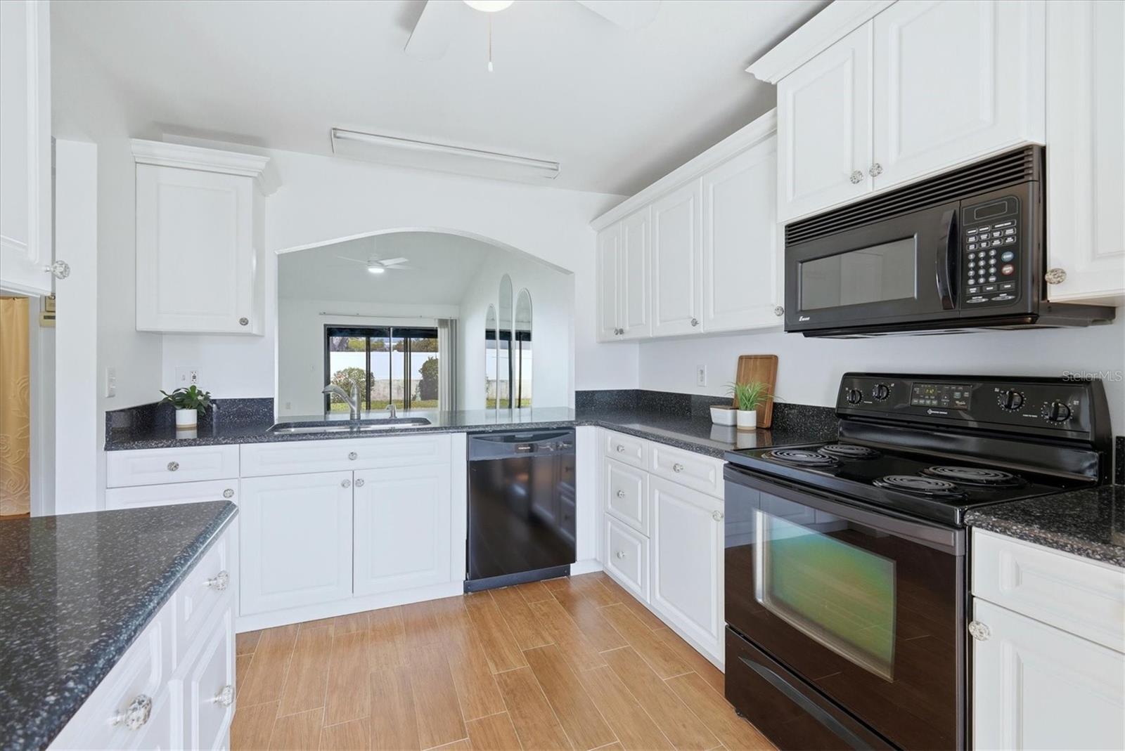 2721 60TH AVENUE DR W #B, BRADENTON, FL, 34207