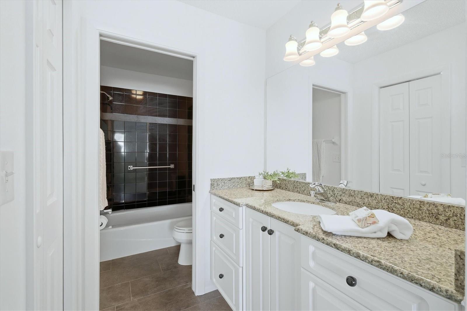 2721 60TH AVENUE DR W #B, BRADENTON, FL, 34207