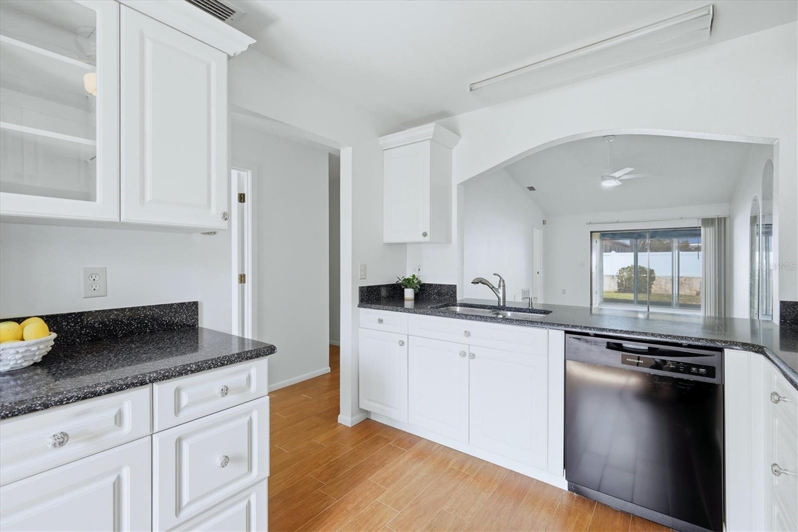 2721 60TH AVENUE DR W #B, BRADENTON, FL, 34207