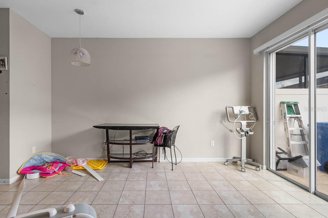 7060 TOWNE LAKE RD, RIVERVIEW, FL, 33578