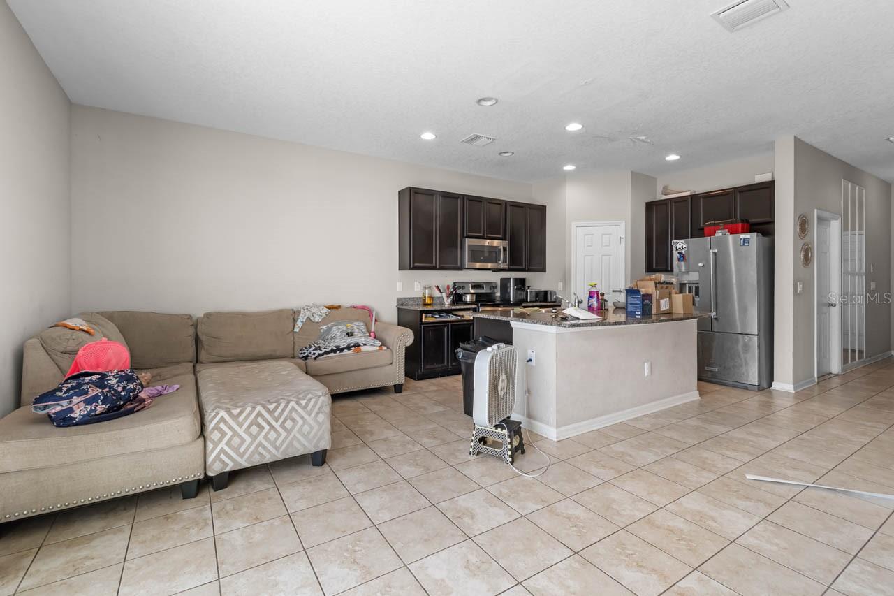 7060 TOWNE LAKE RD, RIVERVIEW, FL, 33578