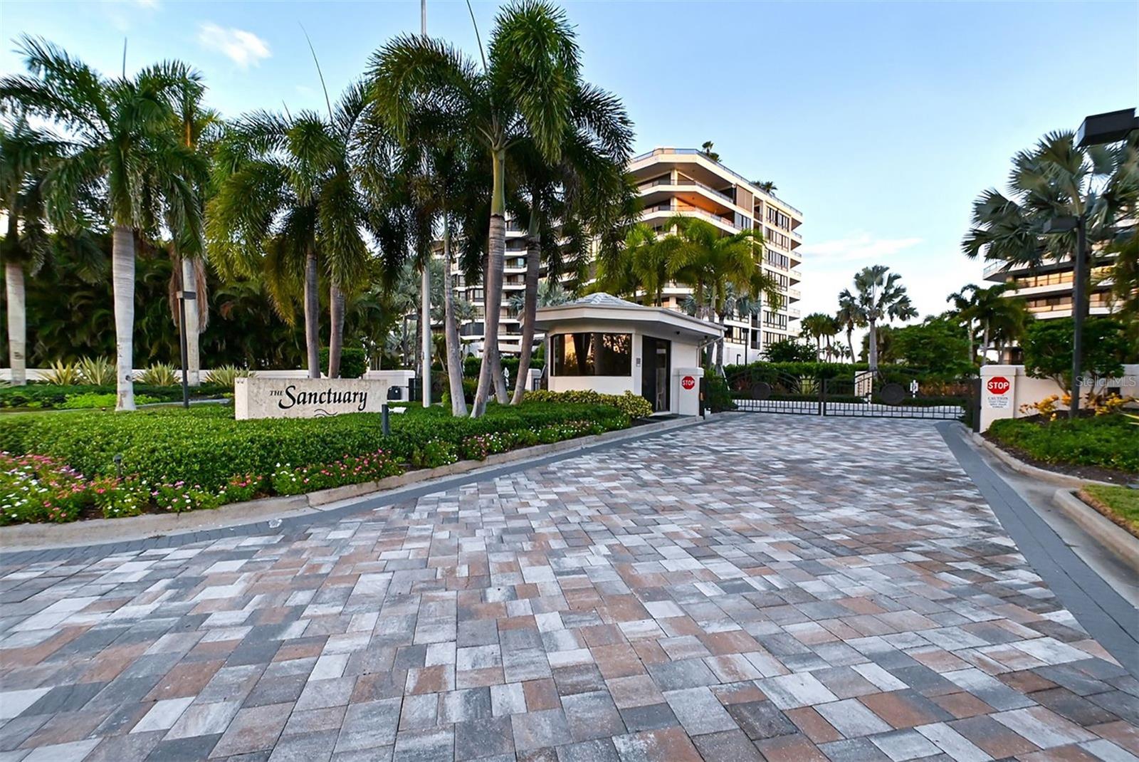 535 SANCTUARY DR #A401, LONGBOAT KEY, FL, 34228