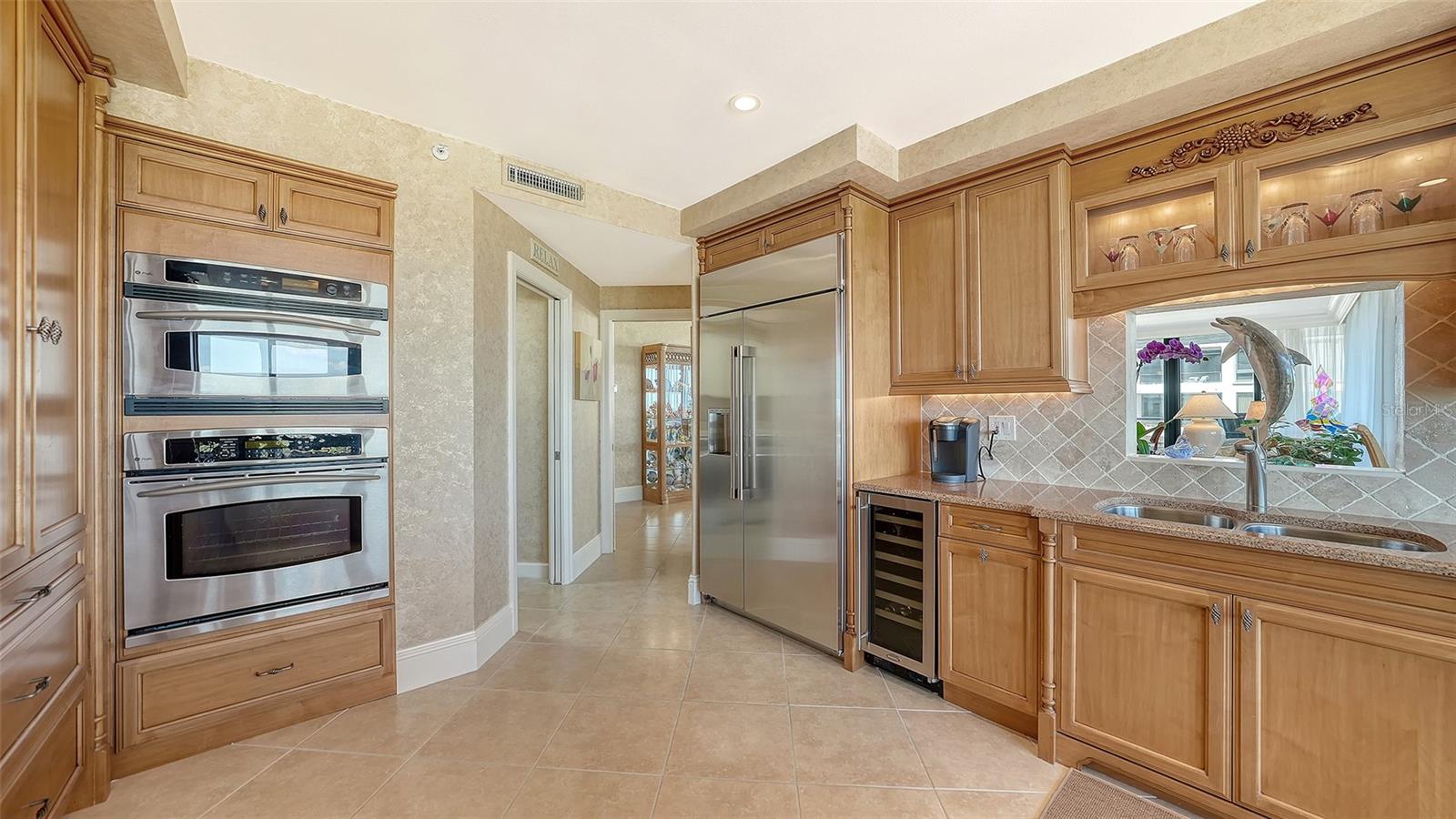 535 SANCTUARY DR #A401, LONGBOAT KEY, FL, 34228