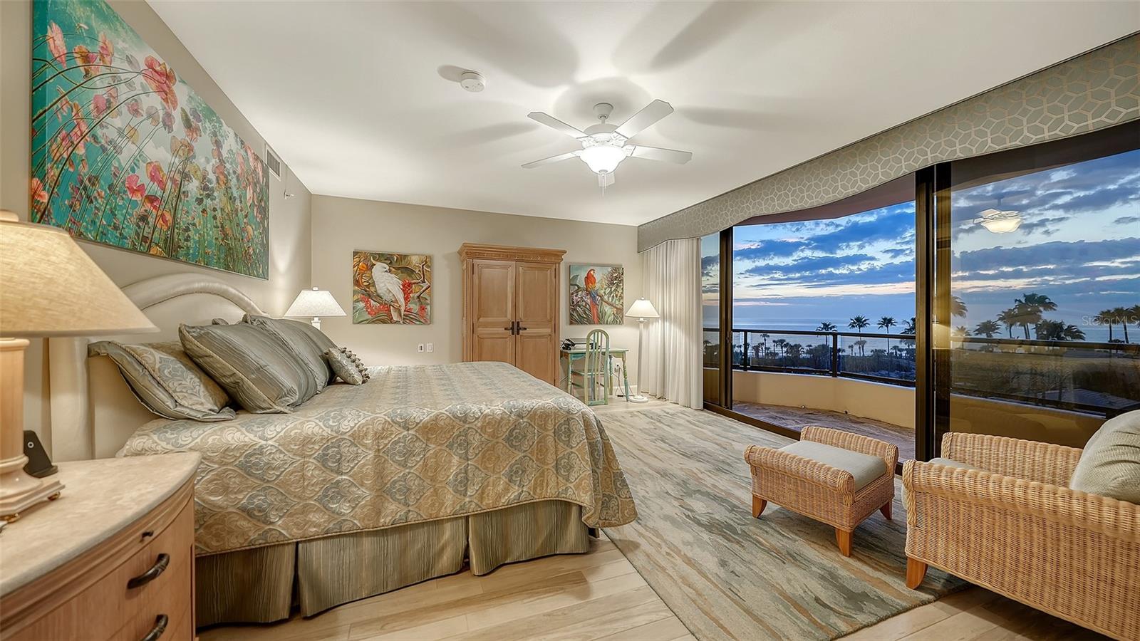 535 SANCTUARY DR #A401, LONGBOAT KEY, FL, 34228