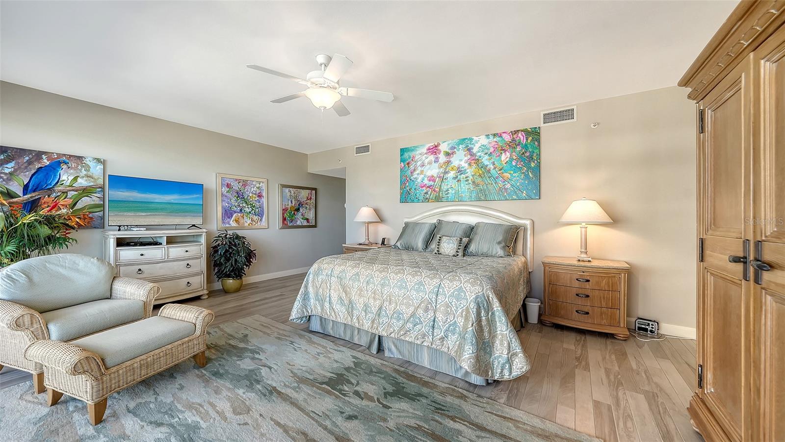 535 SANCTUARY DR #A401, LONGBOAT KEY, FL, 34228