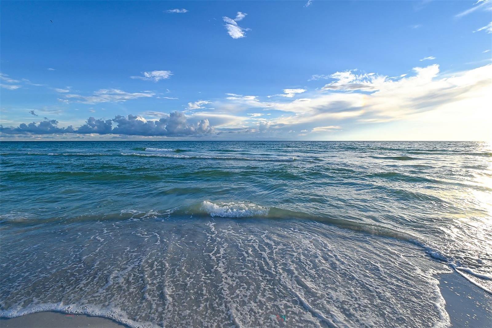 535 SANCTUARY DR #A401, LONGBOAT KEY, FL, 34228