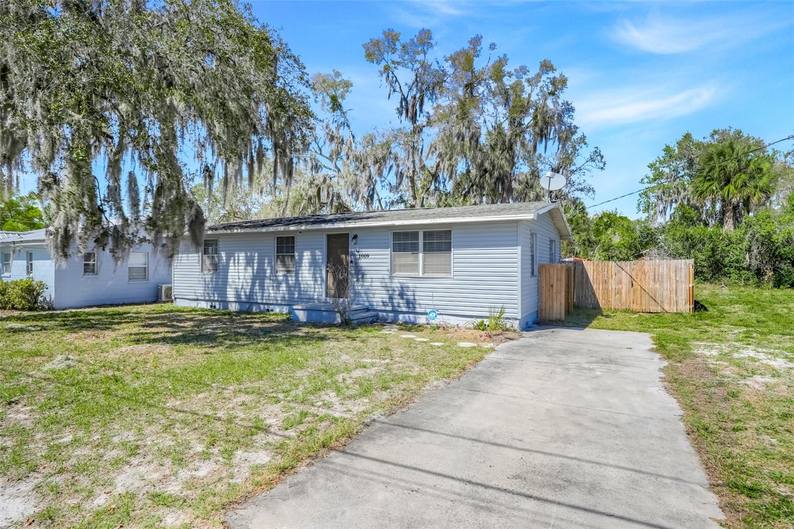 1009 E HAZZARD AVE, EUSTIS, FL, 32726