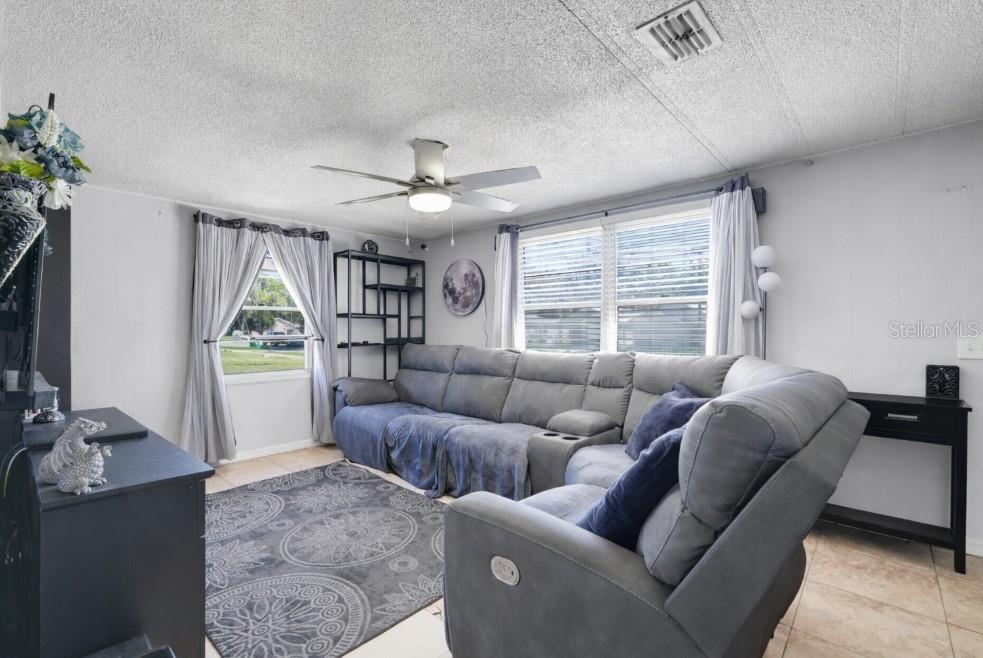 1009 E HAZZARD AVE, EUSTIS, FL, 32726