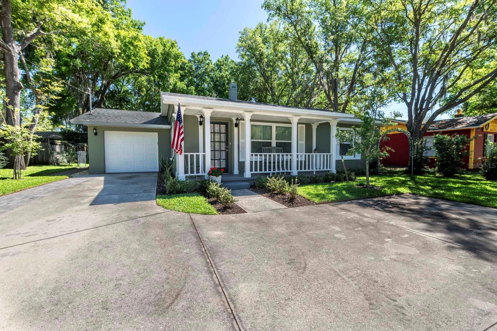 1210 N DONNELLY ST, MOUNT DORA, FL, 32757