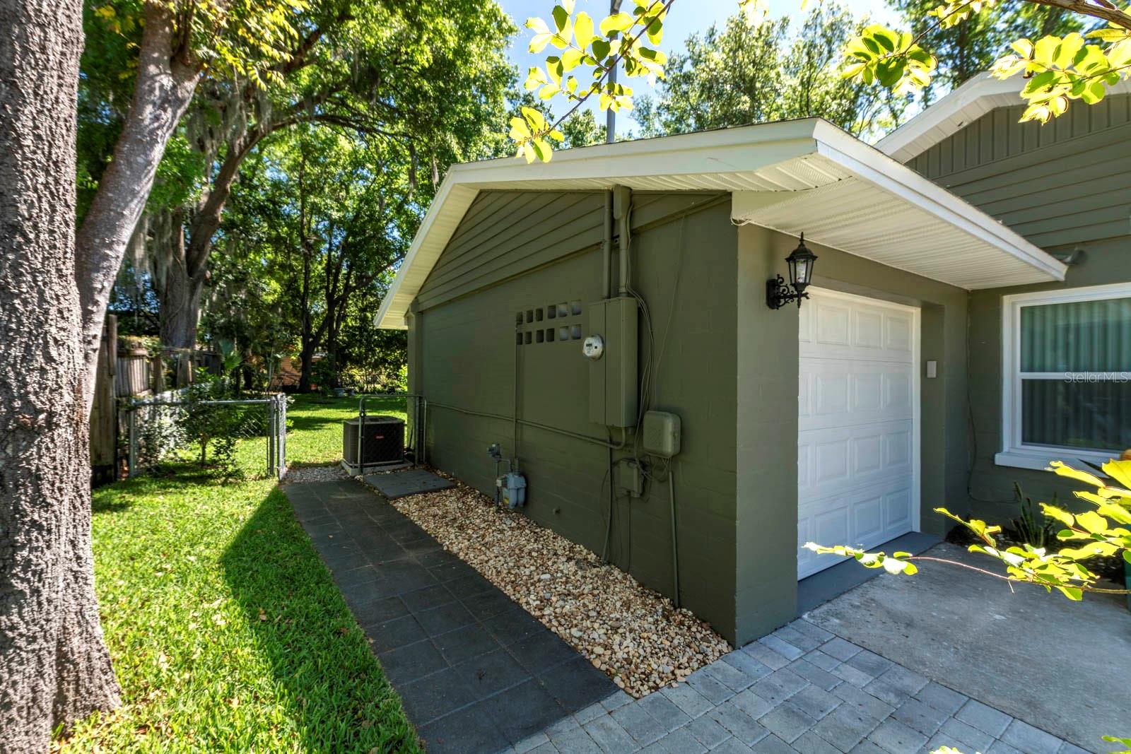 1210 N DONNELLY ST, MOUNT DORA, FL, 32757