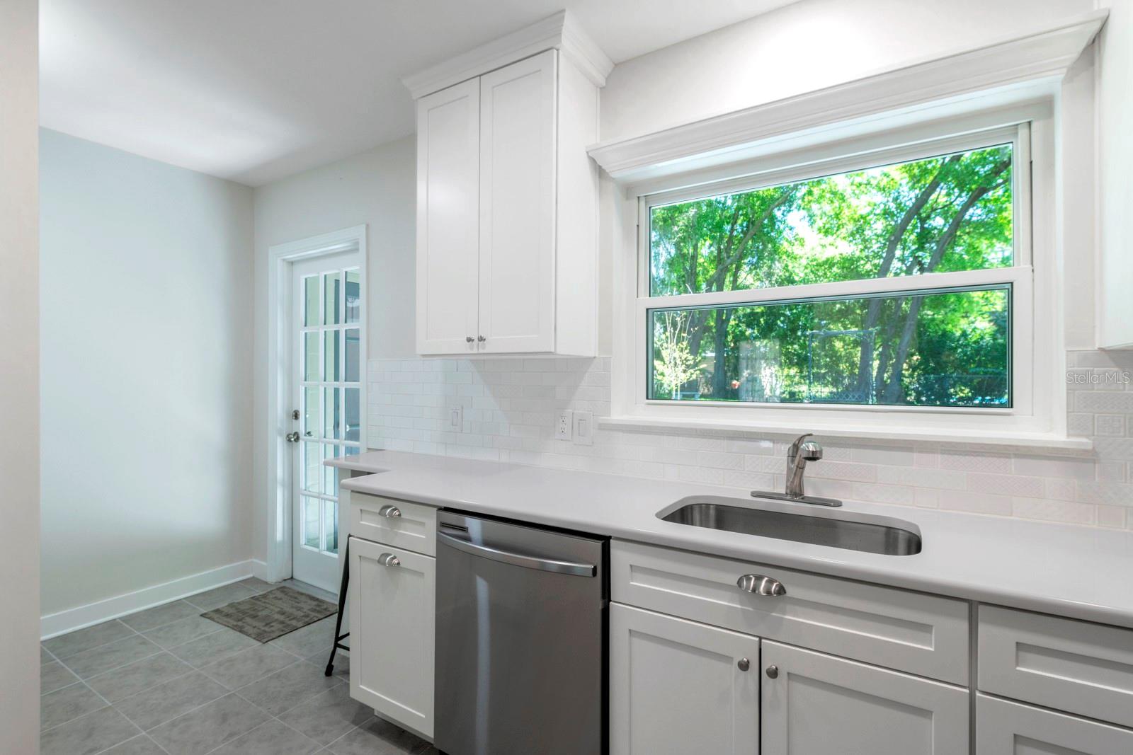1210 N DONNELLY ST, MOUNT DORA, FL, 32757