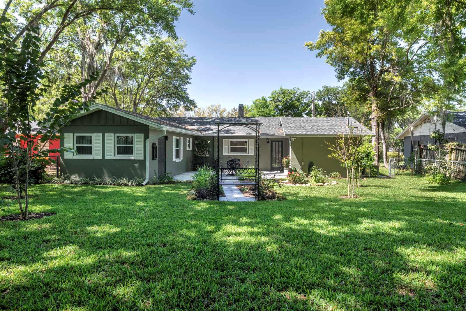 1210 N DONNELLY ST, MOUNT DORA, FL, 32757