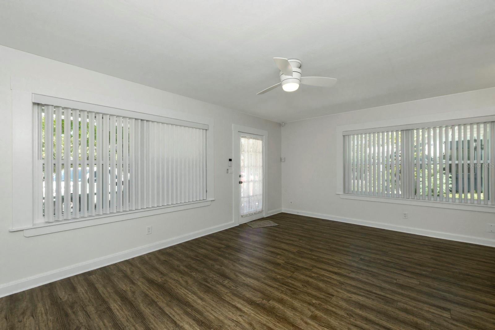1210 N DONNELLY ST, MOUNT DORA, FL, 32757