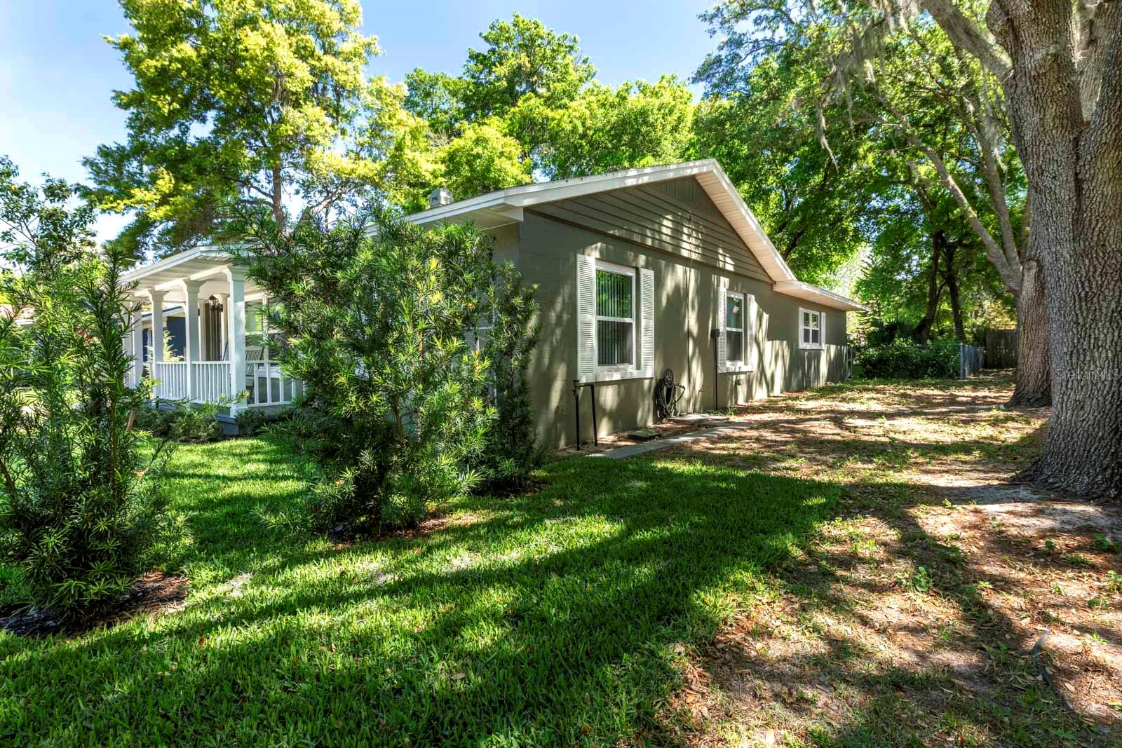 1210 N DONNELLY ST, MOUNT DORA, FL, 32757