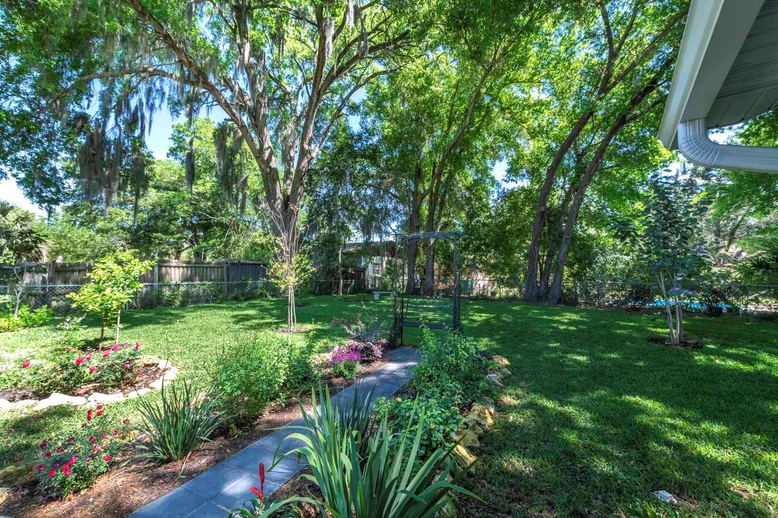 1210 N DONNELLY ST, MOUNT DORA, FL, 32757