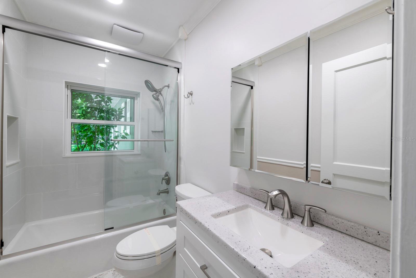 1210 N DONNELLY ST, MOUNT DORA, FL, 32757