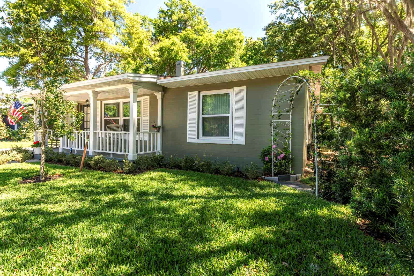 1210 N DONNELLY ST, MOUNT DORA, FL, 32757