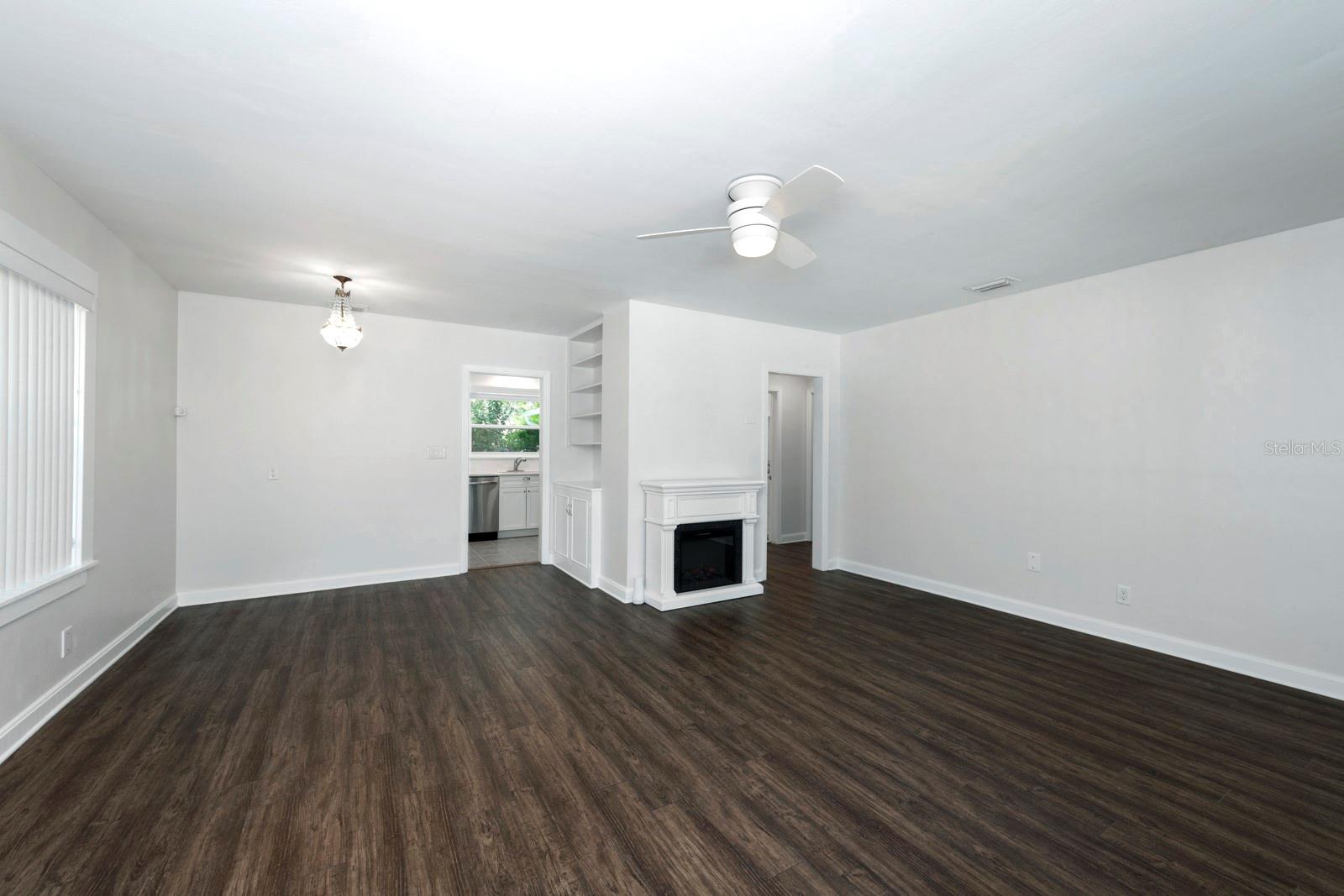 1210 N DONNELLY ST, MOUNT DORA, FL, 32757