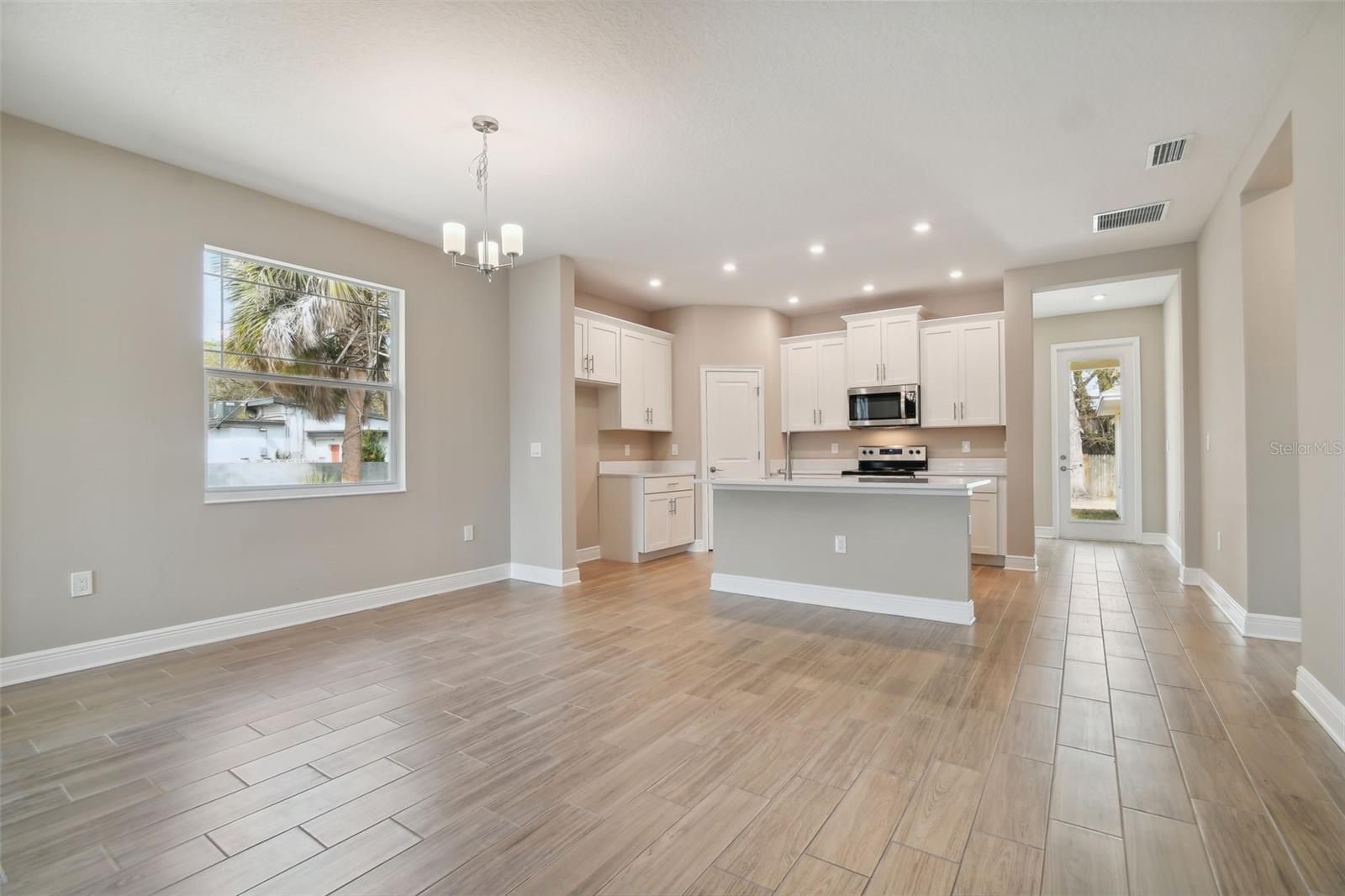 TB8483468 Property Photo