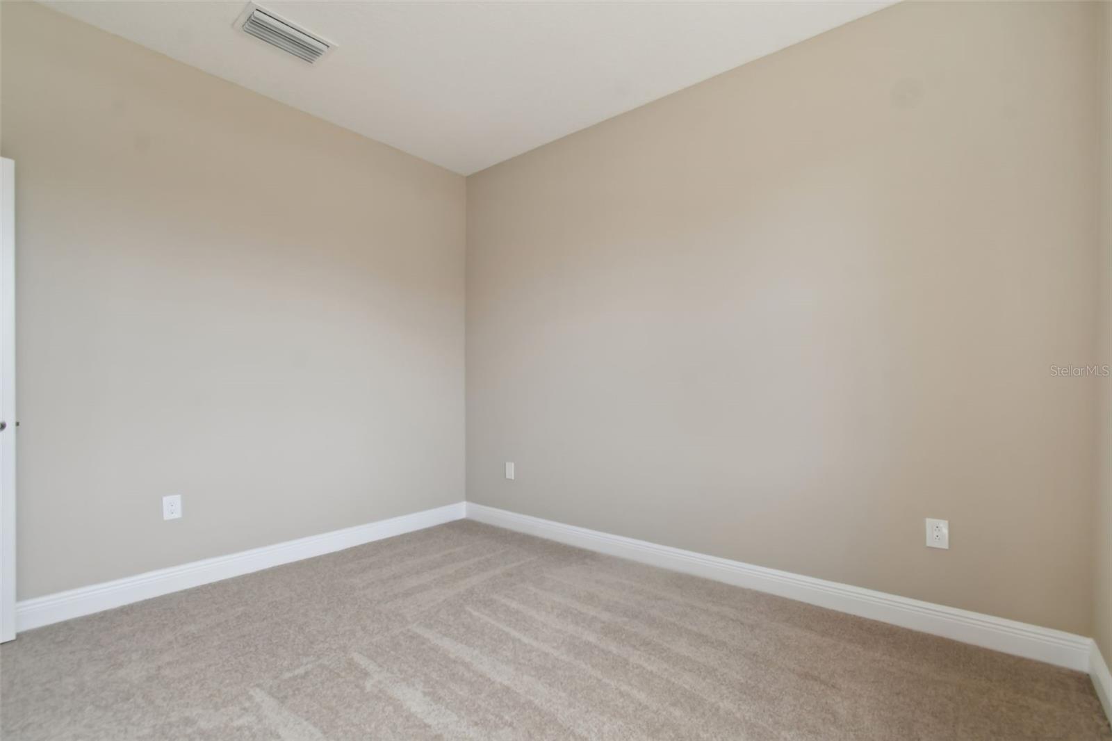 TB8483468 Property Photo