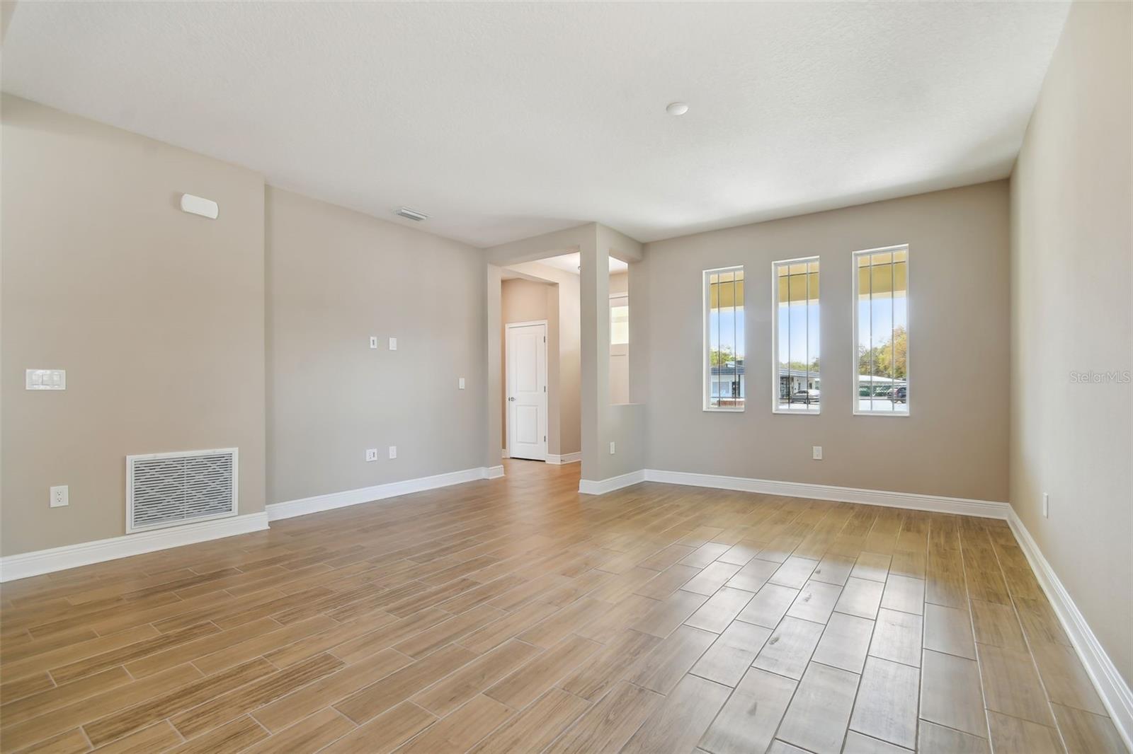 TB8483468 Property Photo