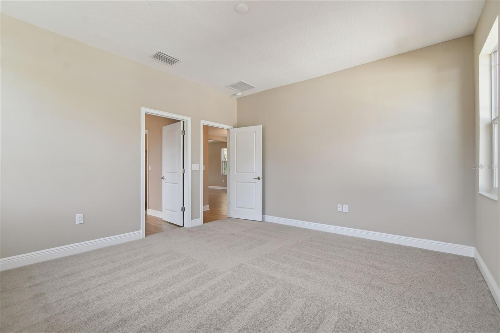 TB8483468 Property Photo