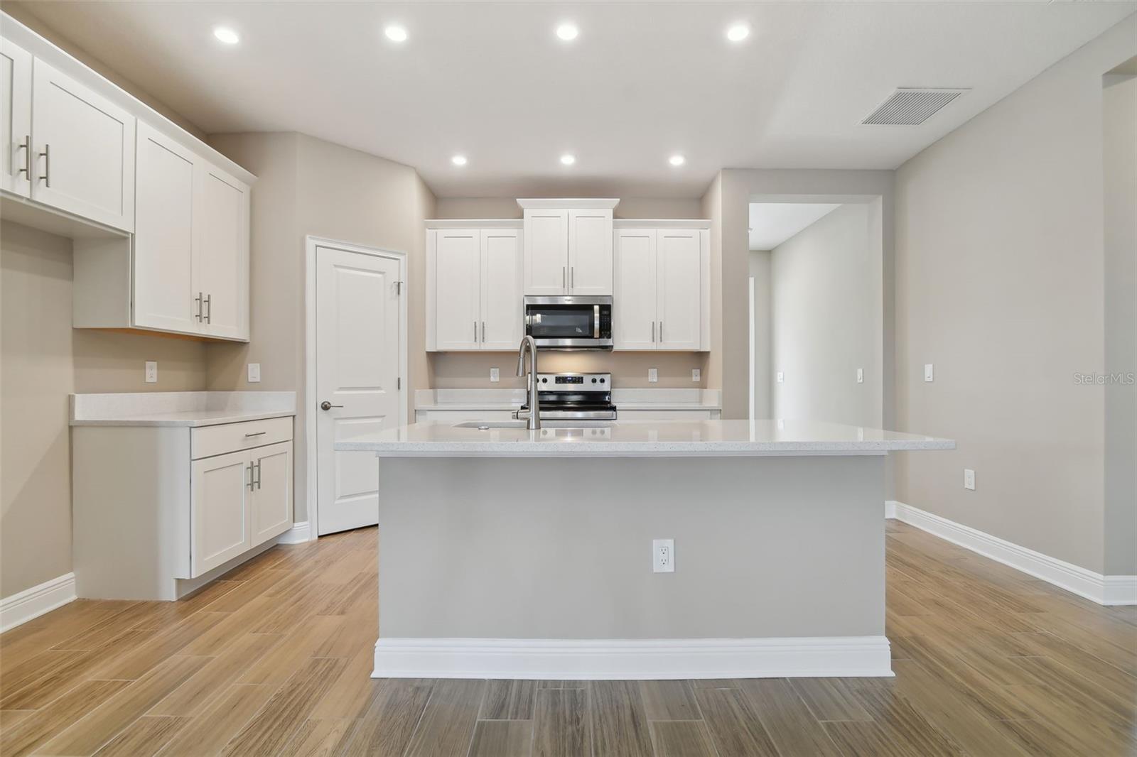 TB8483468 Property Photo