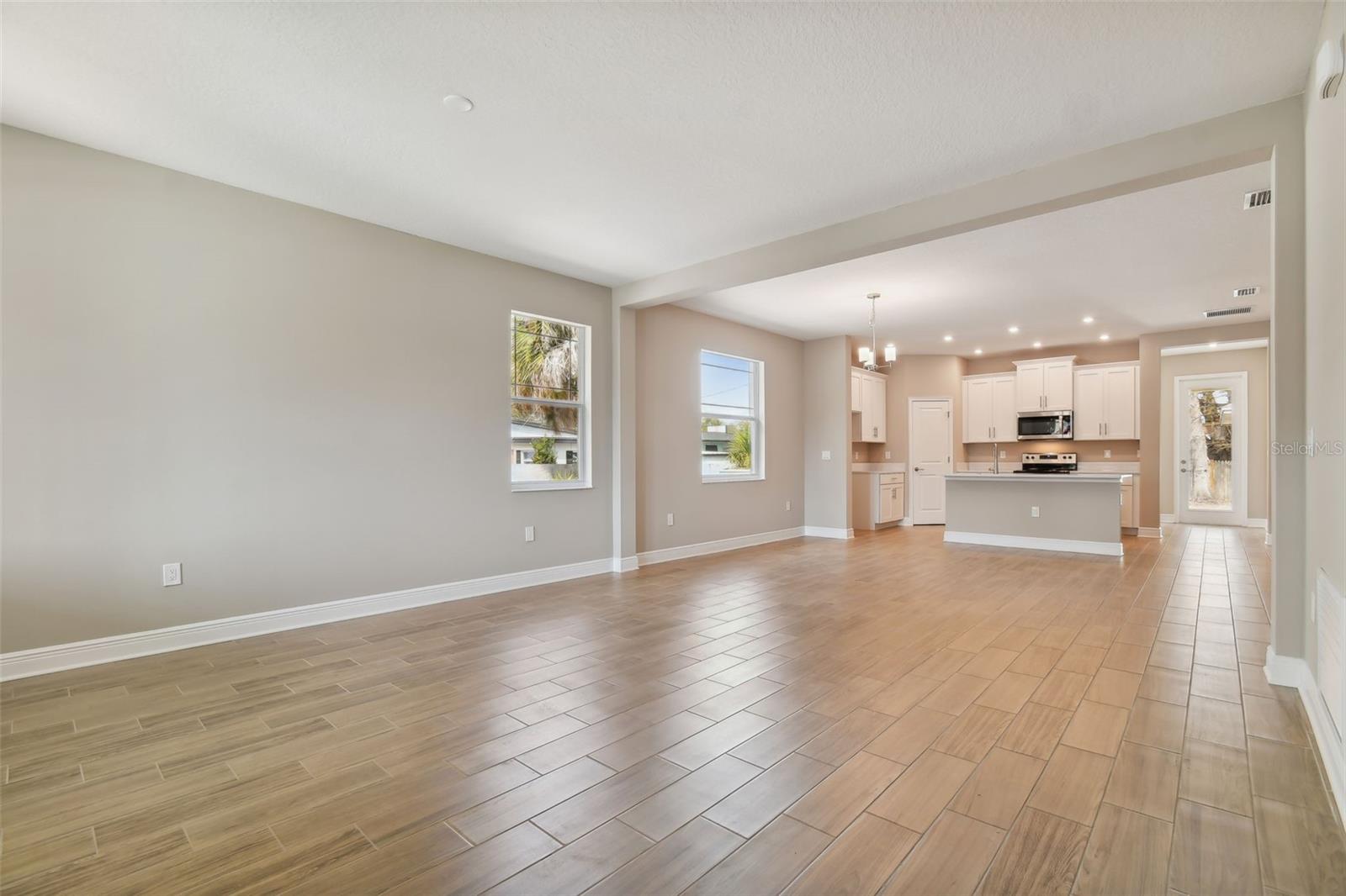 TB8483468 Property Photo