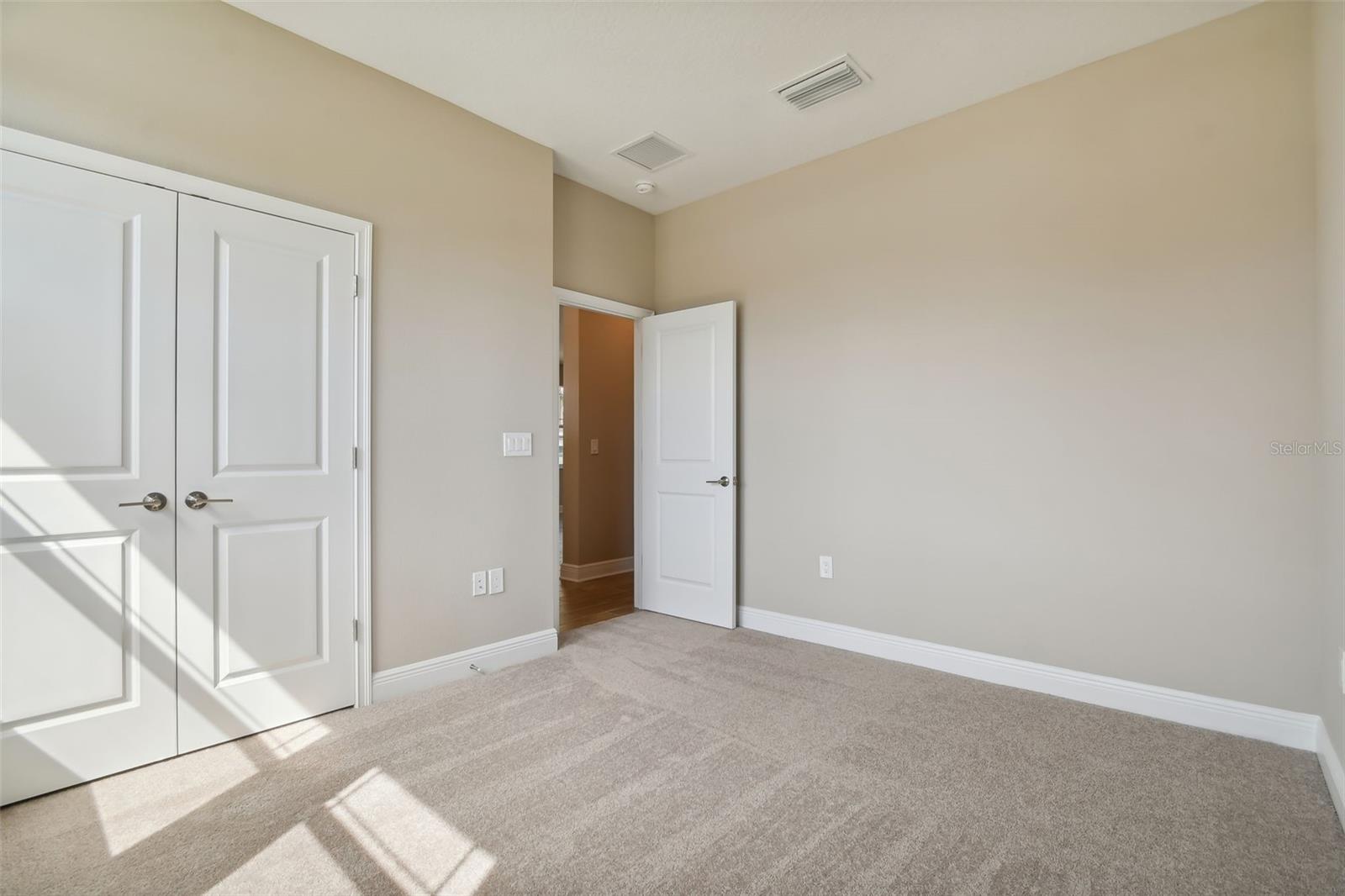 TB8483468 Property Photo