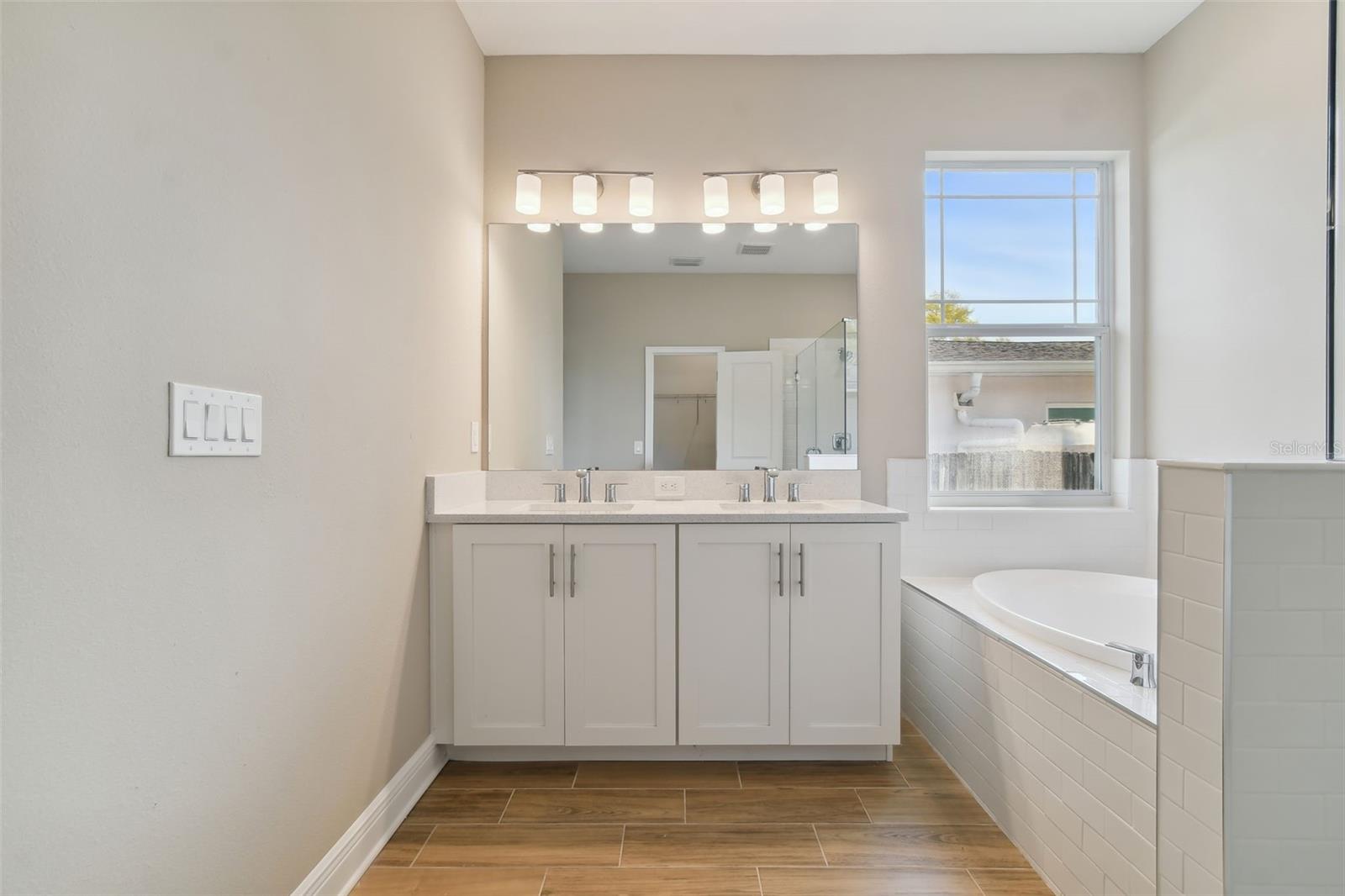 TB8483468 Property Photo