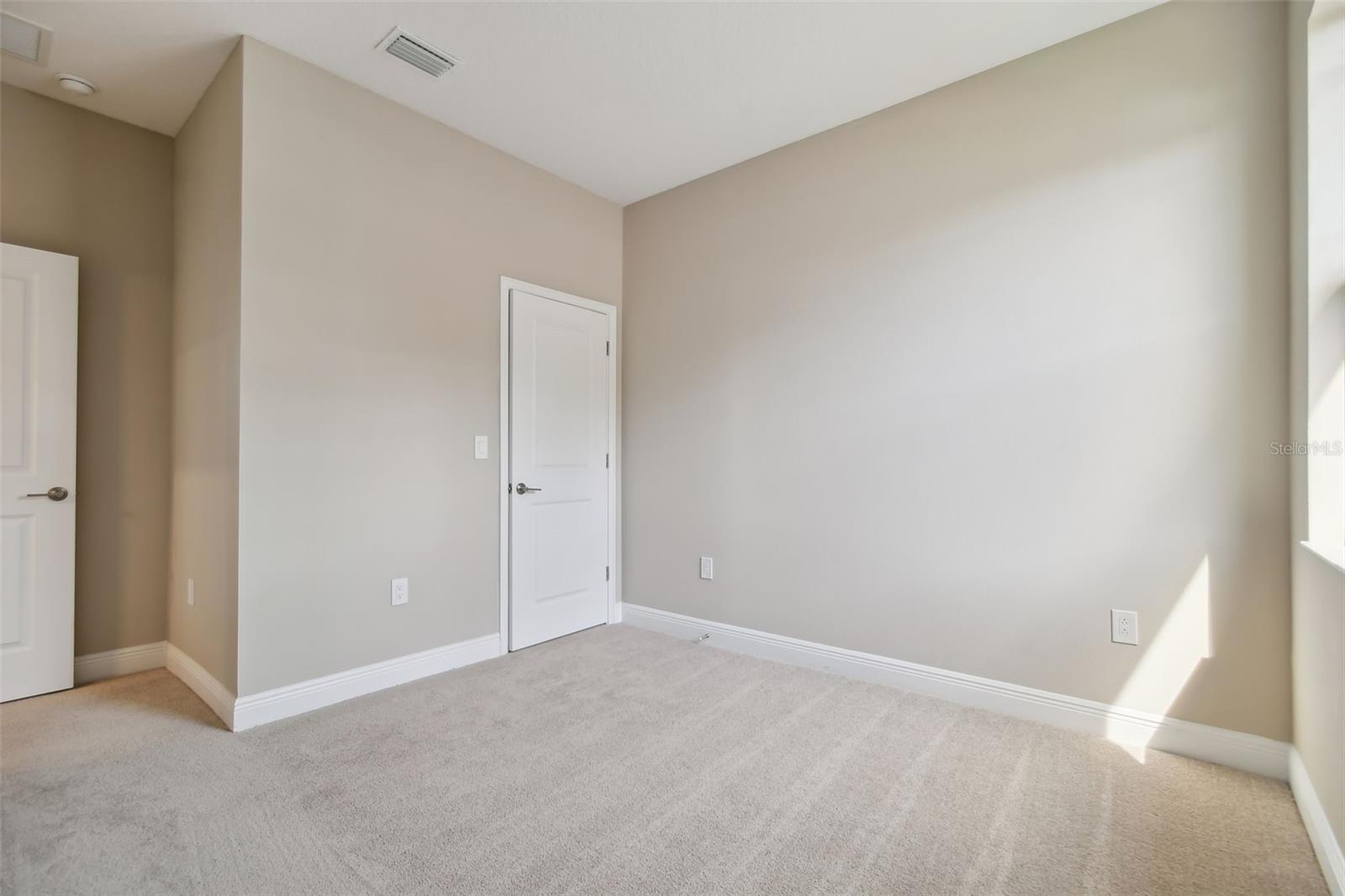 TB8483468 Property Photo