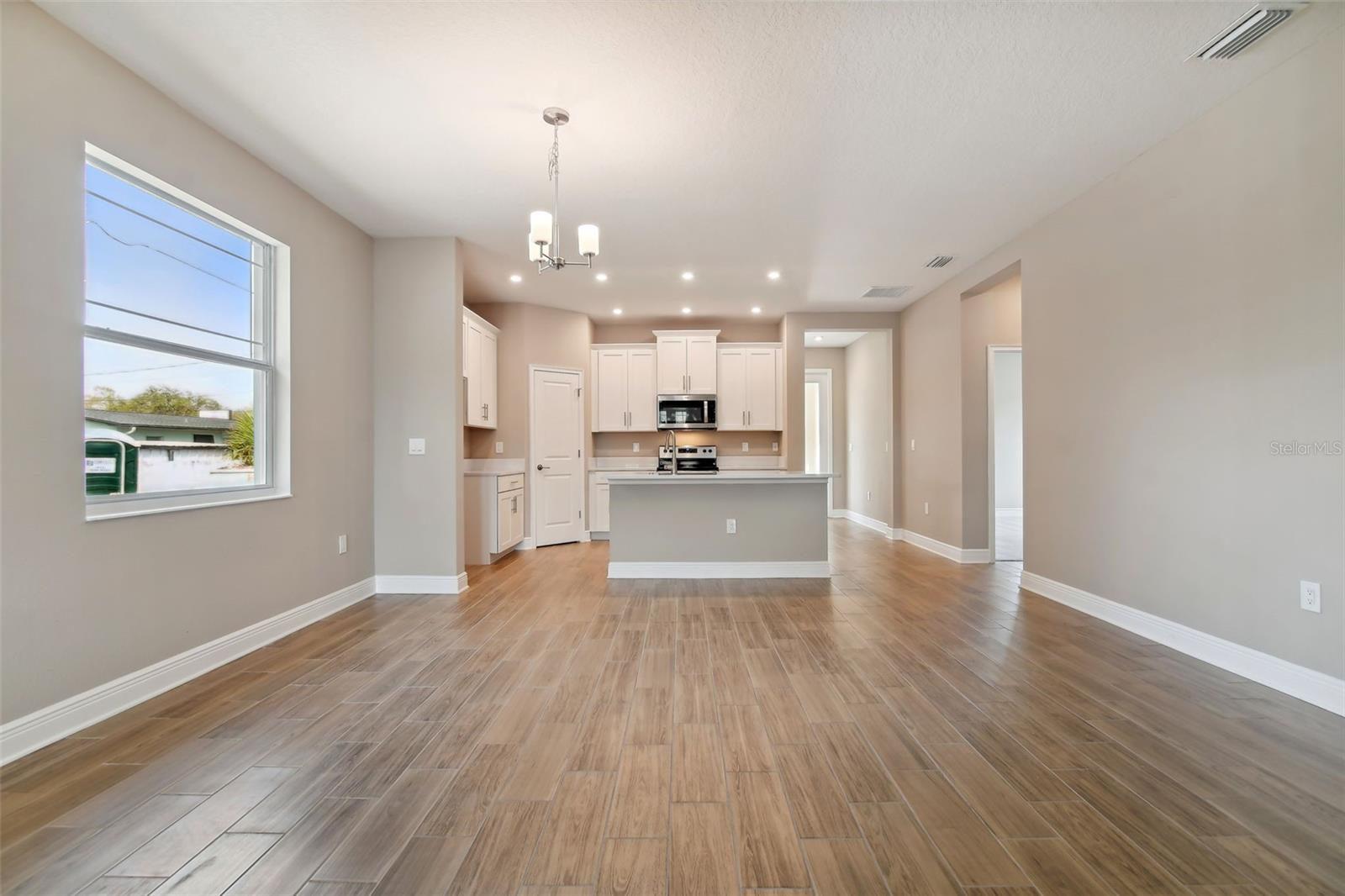 TB8483468 Property Photo