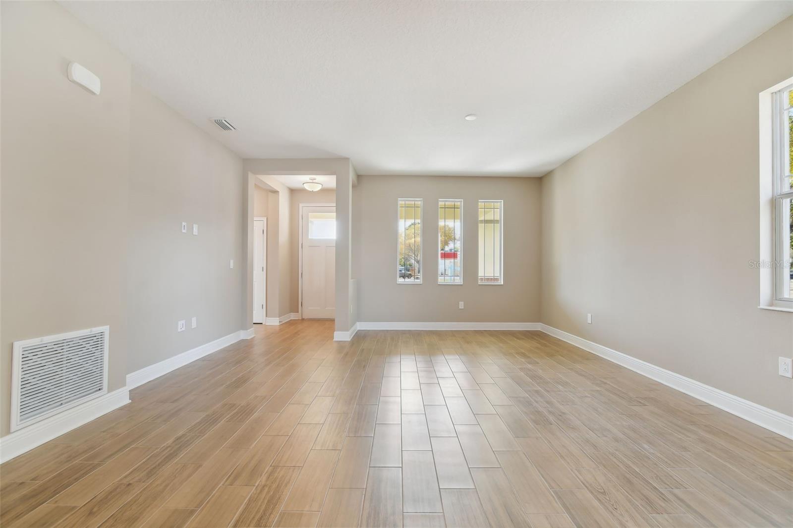 TB8483468 Property Photo