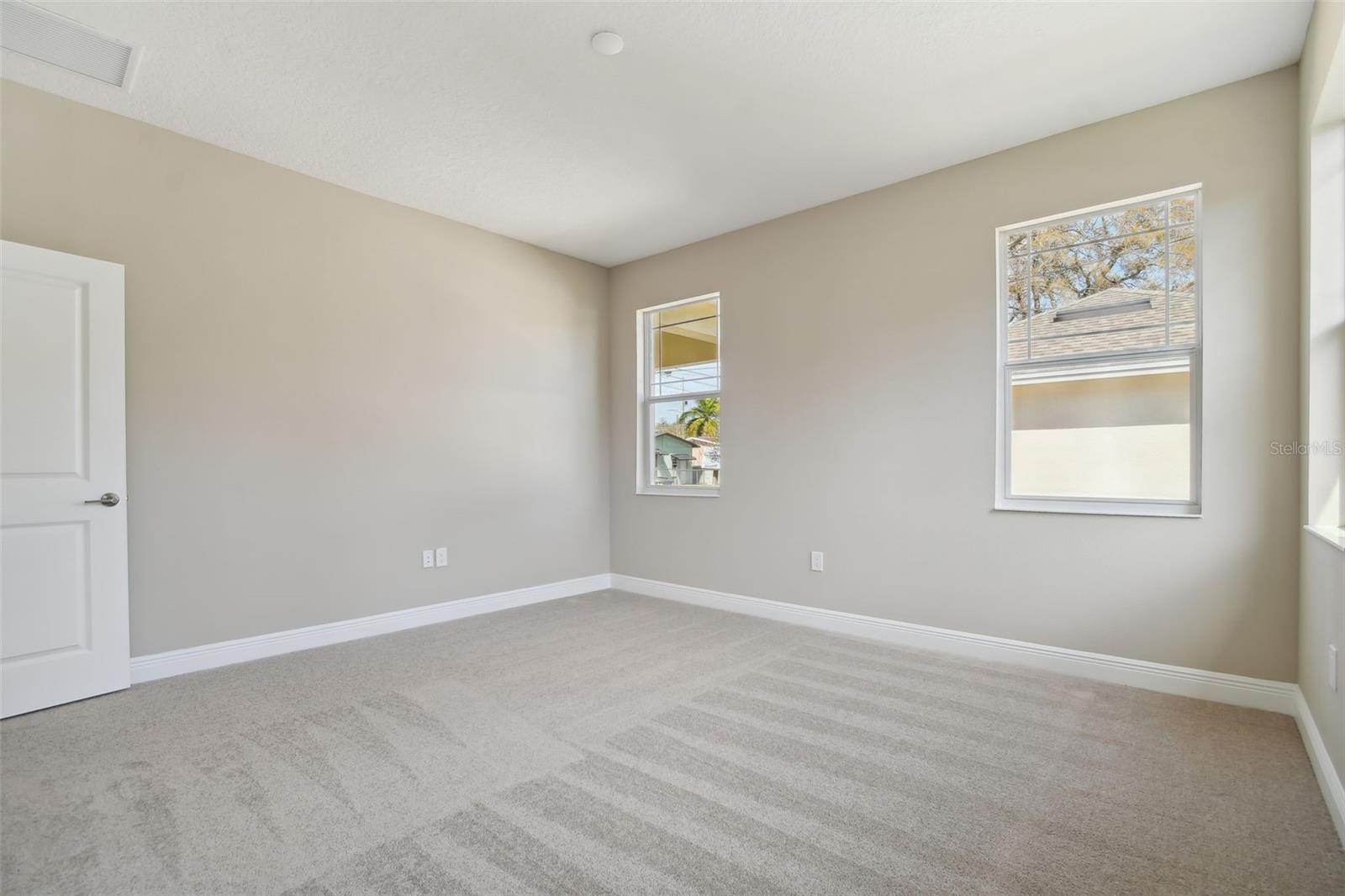 TB8483468 Property Photo