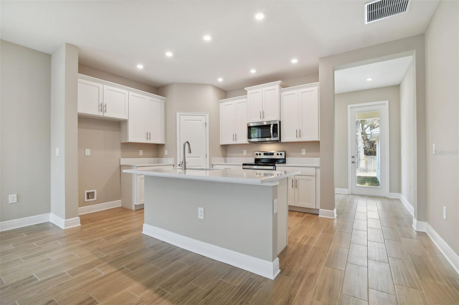 TB8483468 Property Photo