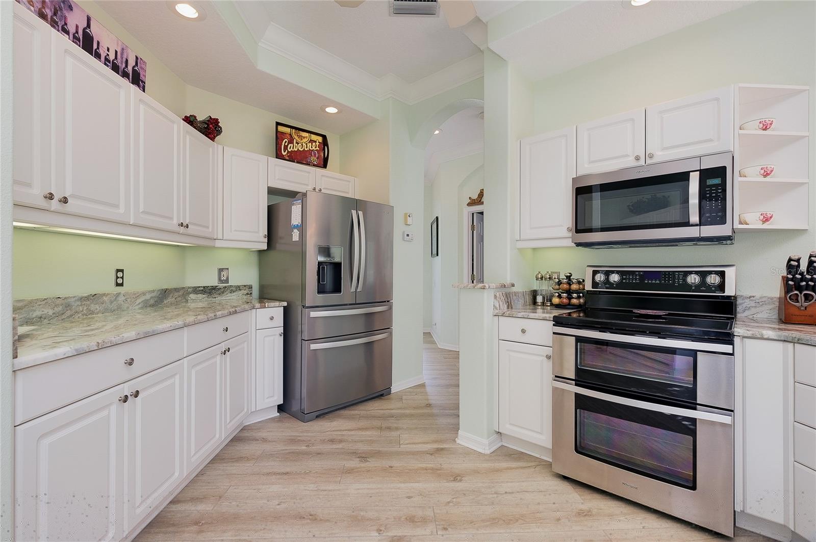 8639 54TH AVENUE CIR E, BRADENTON, FL, 34211