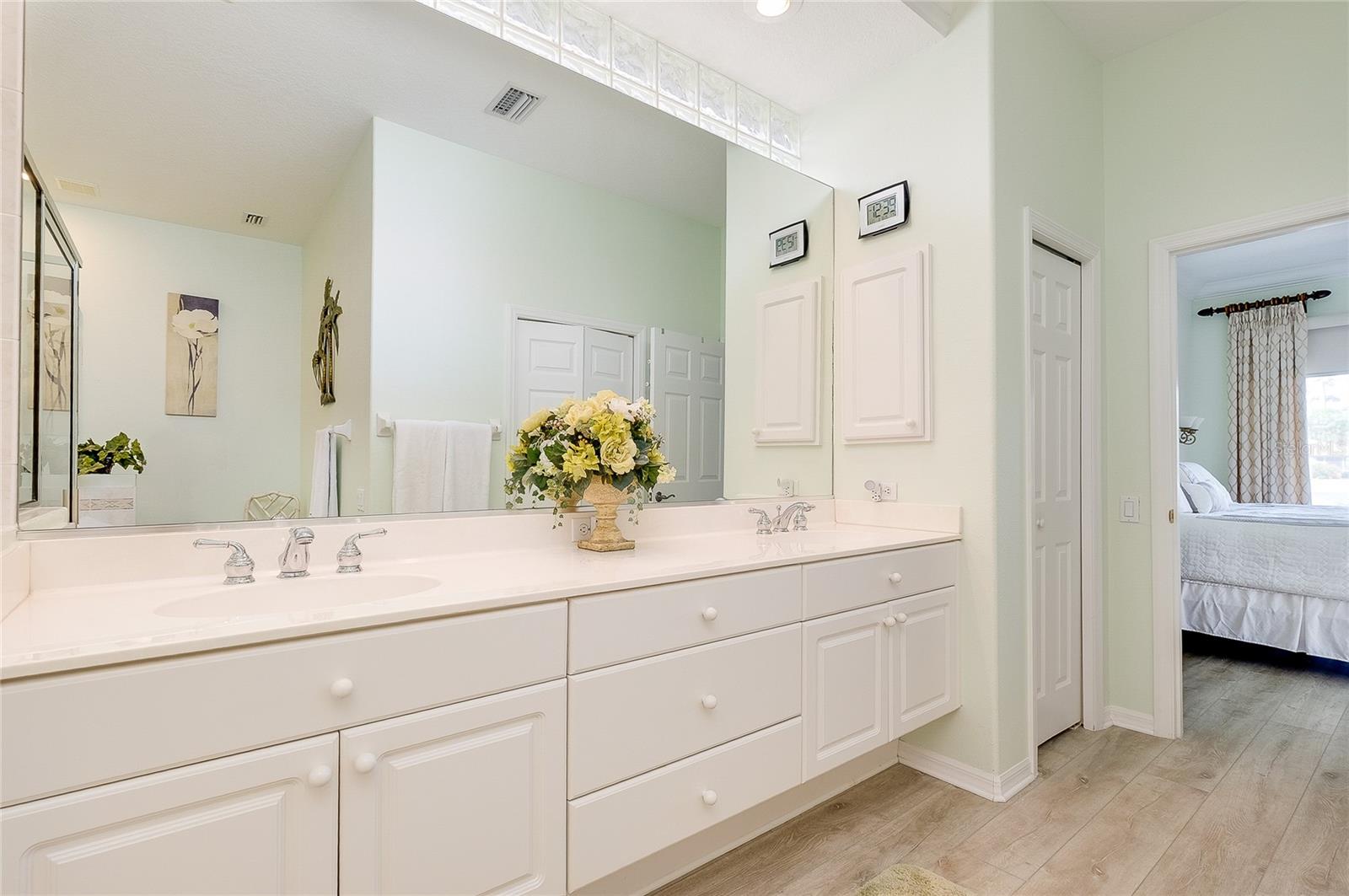 8639 54TH AVENUE CIR E, BRADENTON, FL, 34211