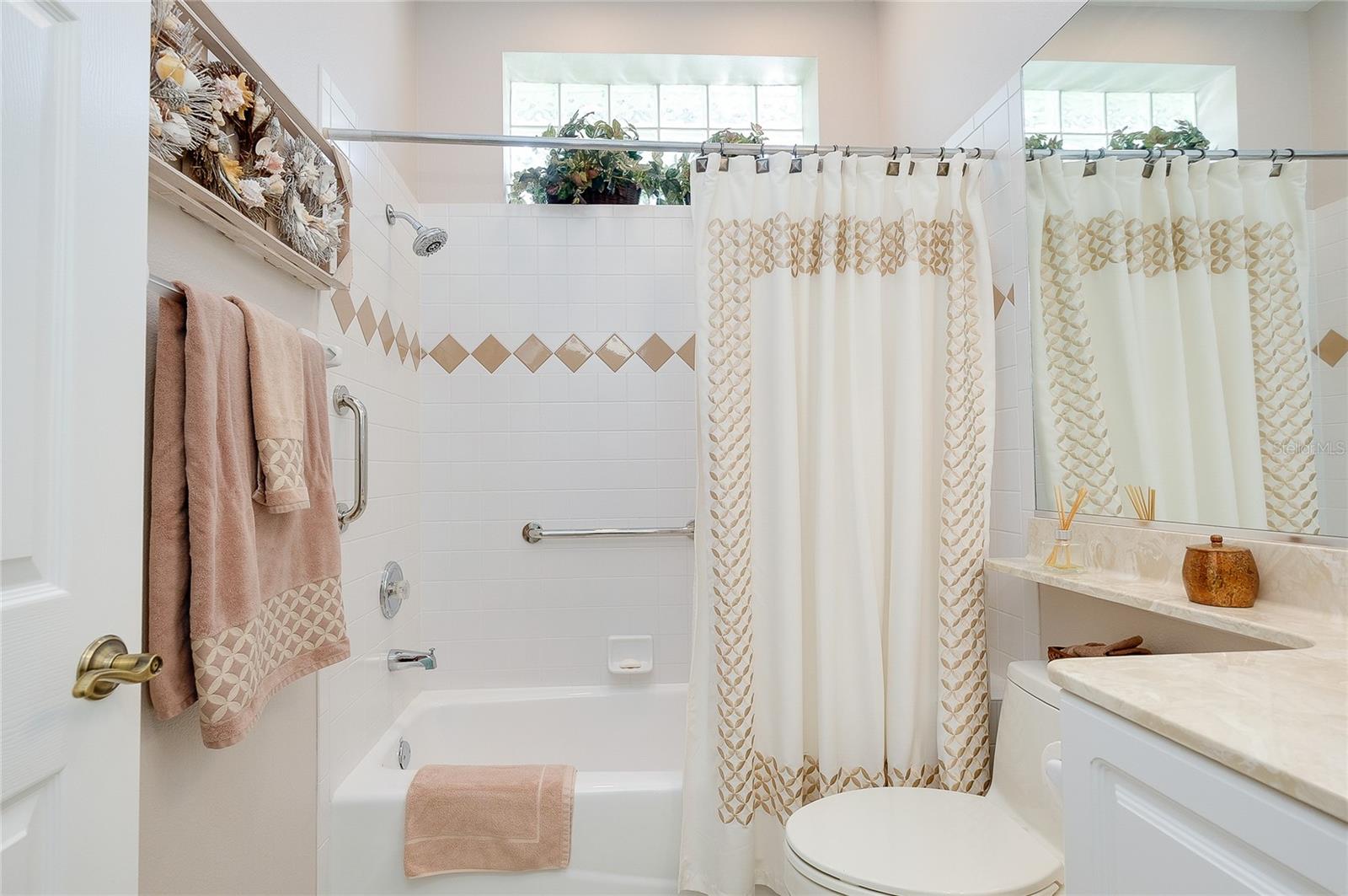 8639 54TH AVENUE CIR E, BRADENTON, FL, 34211