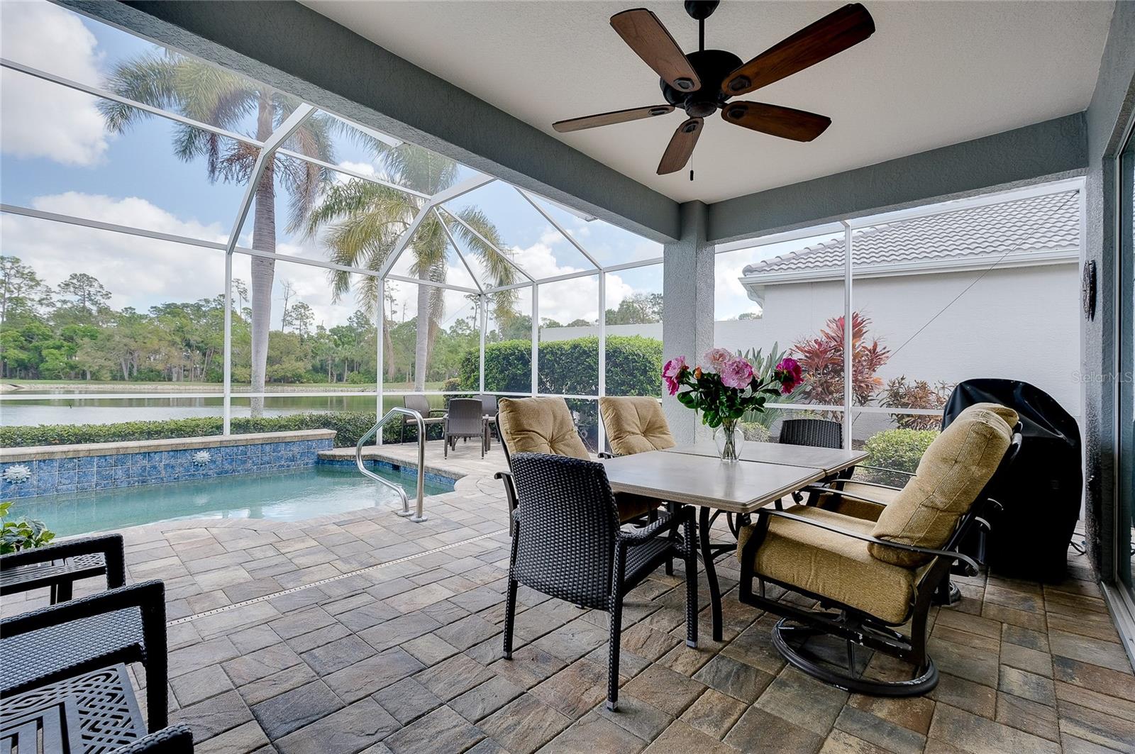 8639 54TH AVENUE CIR E, BRADENTON, FL, 34211