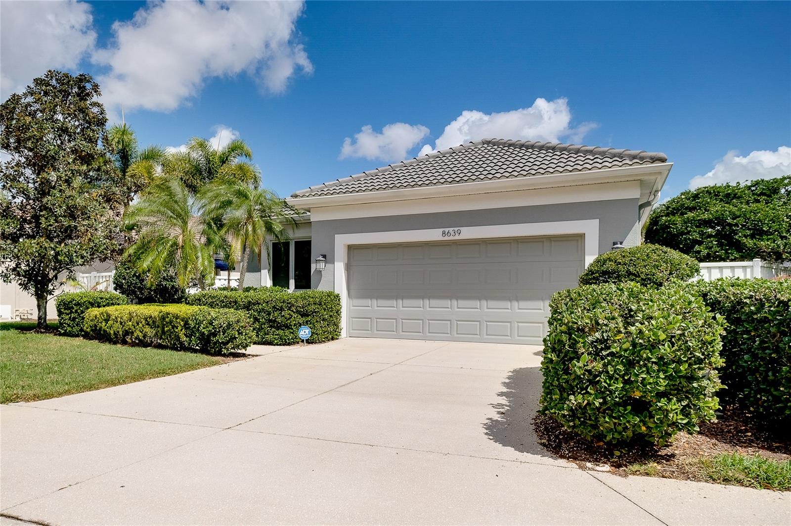 8639 54TH AVENUE CIR E, BRADENTON, FL, 34211