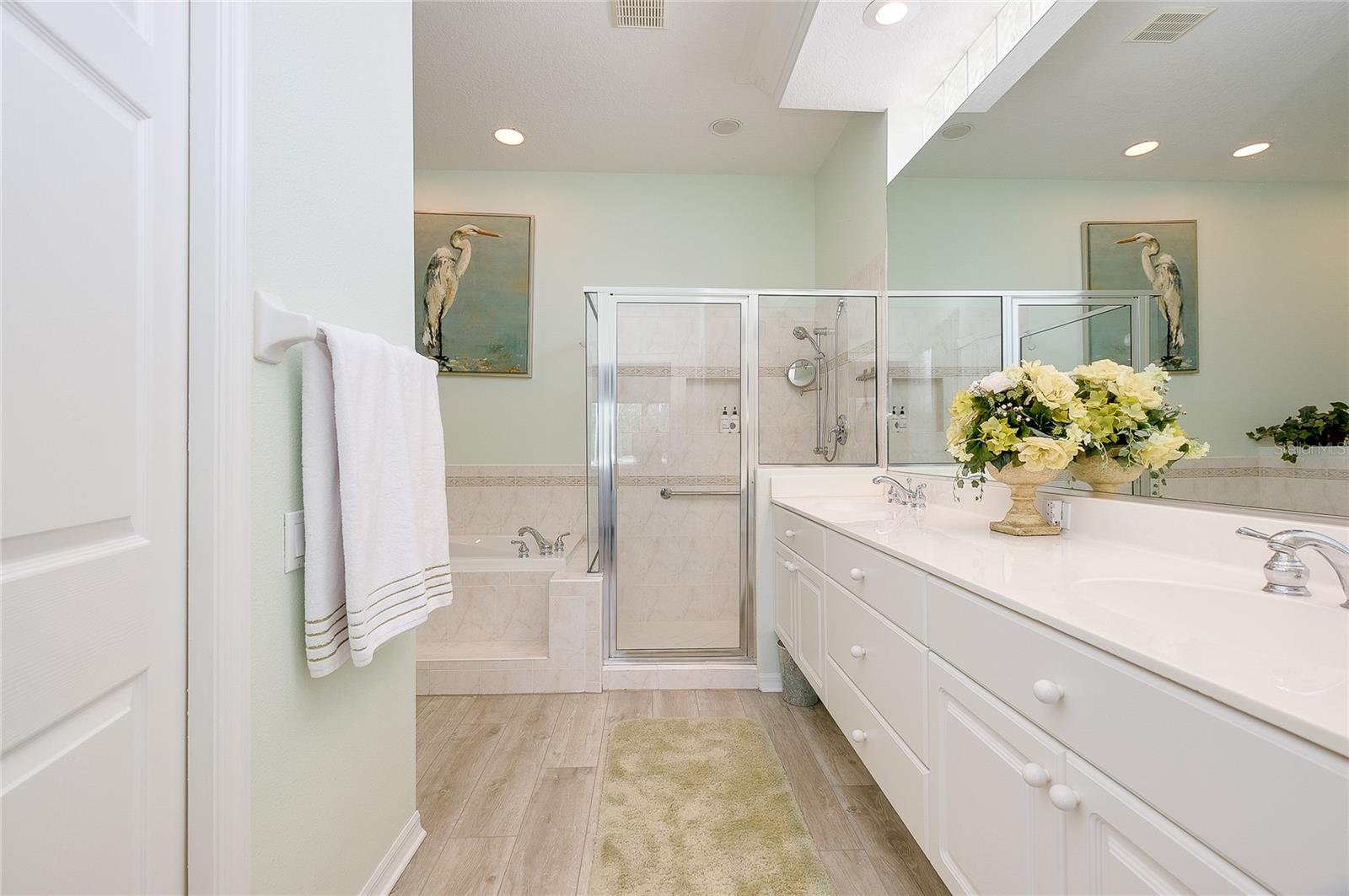 8639 54TH AVENUE CIR E, BRADENTON, FL, 34211