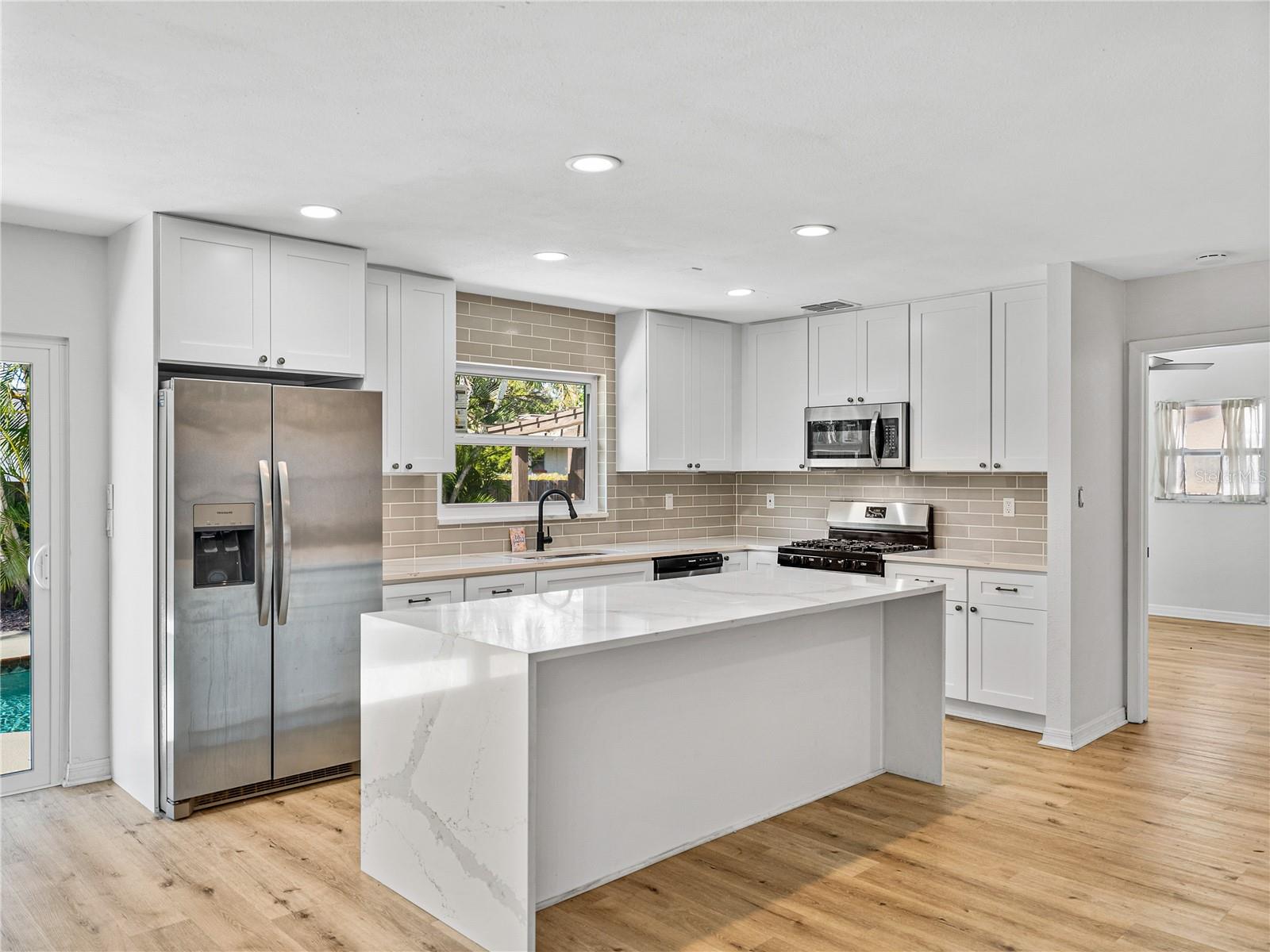 6000 19TH ST NE, ST PETERSBURG, FL, 33703