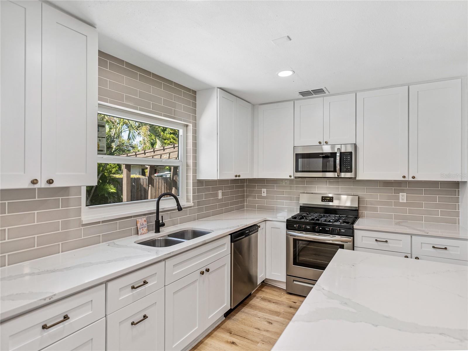 6000 19TH ST NE, ST PETERSBURG, FL, 33703