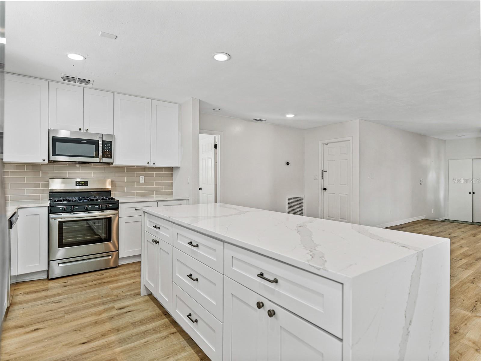 6000 19TH ST NE, ST PETERSBURG, FL, 33703