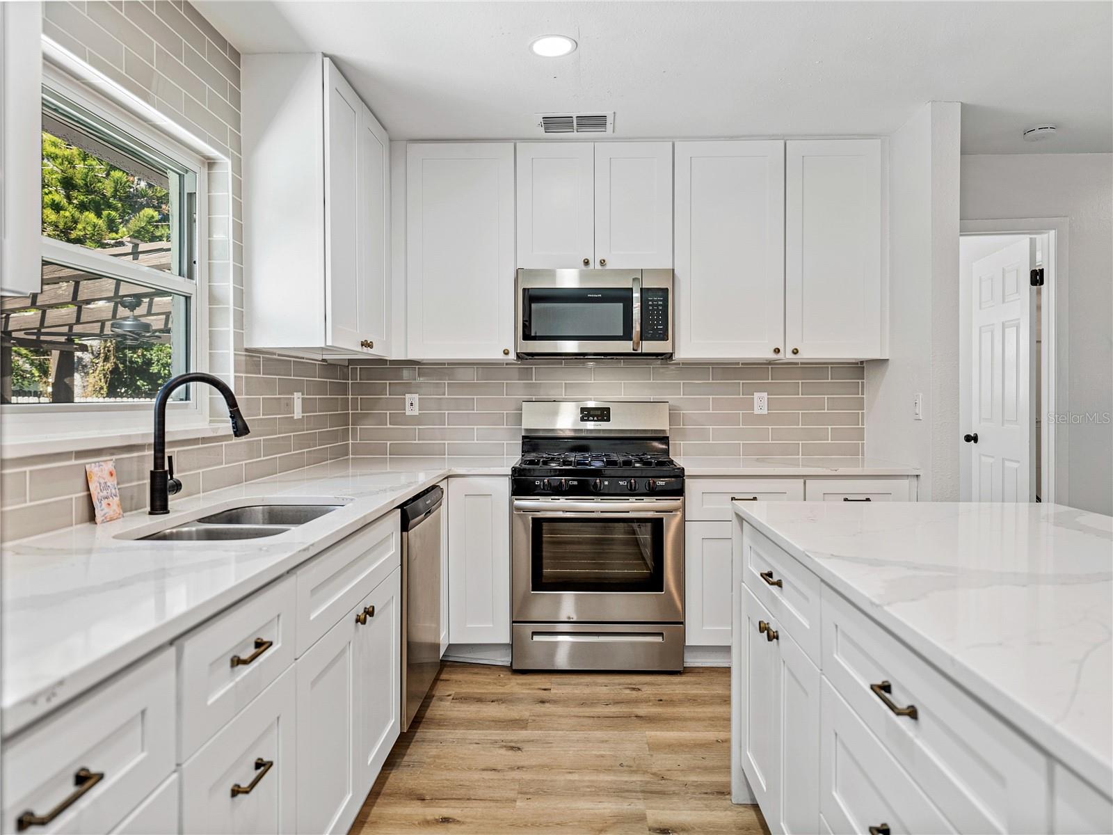 6000 19TH ST NE, ST PETERSBURG, FL, 33703