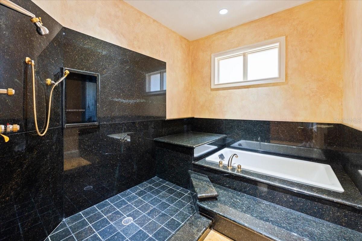 5237 MAHOGANY RIDGE DR, NAPLES, FL, 34119