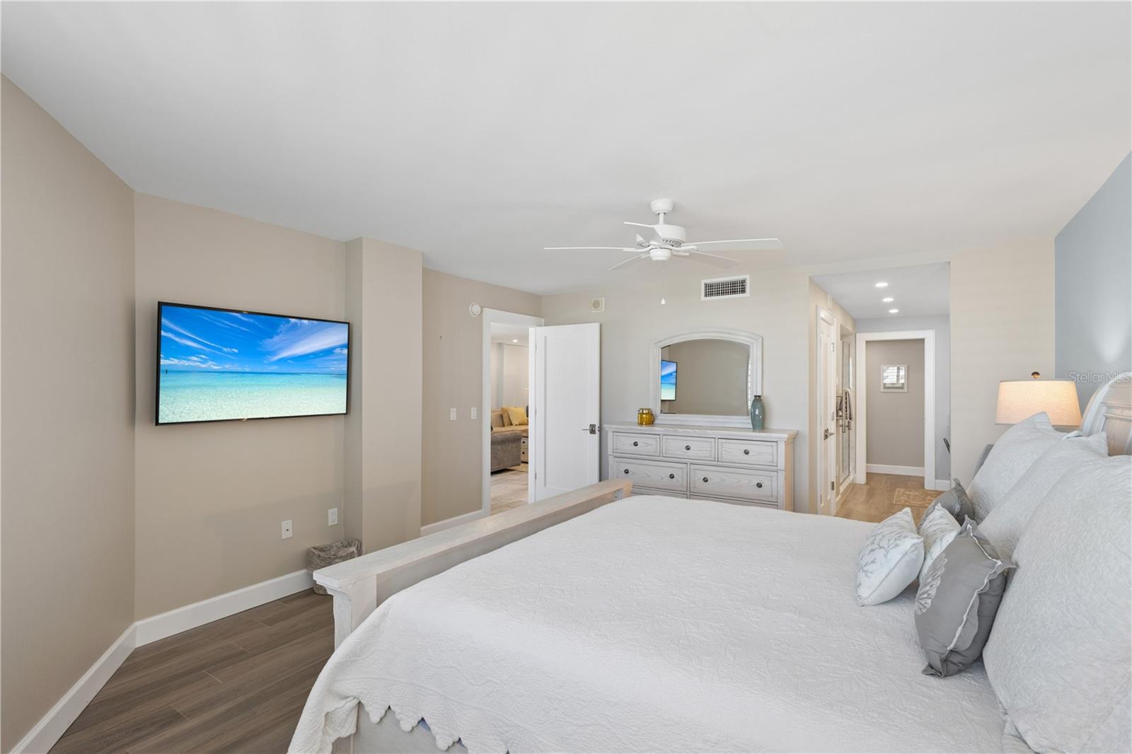 5880 MIDNIGHT PASS RD #704, SARASOTA, FL, 34242