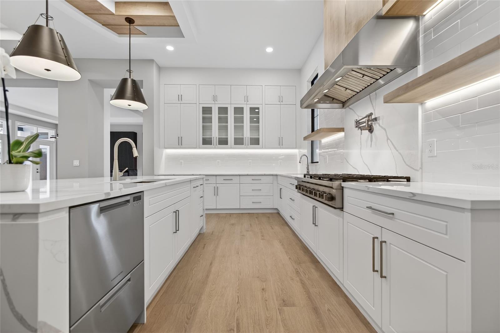 16130 PENDIO DR, BELLA COLLINA, FL, 34756